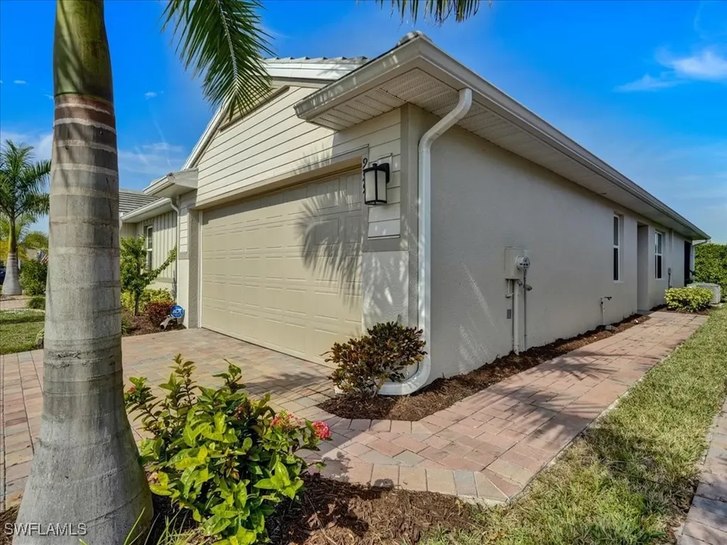 999 Enbrook Loop Naples FL 34114