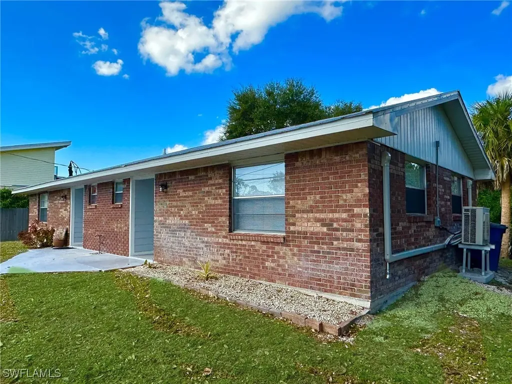 9805/9807 Montana Court Bonita Springs FL 34135