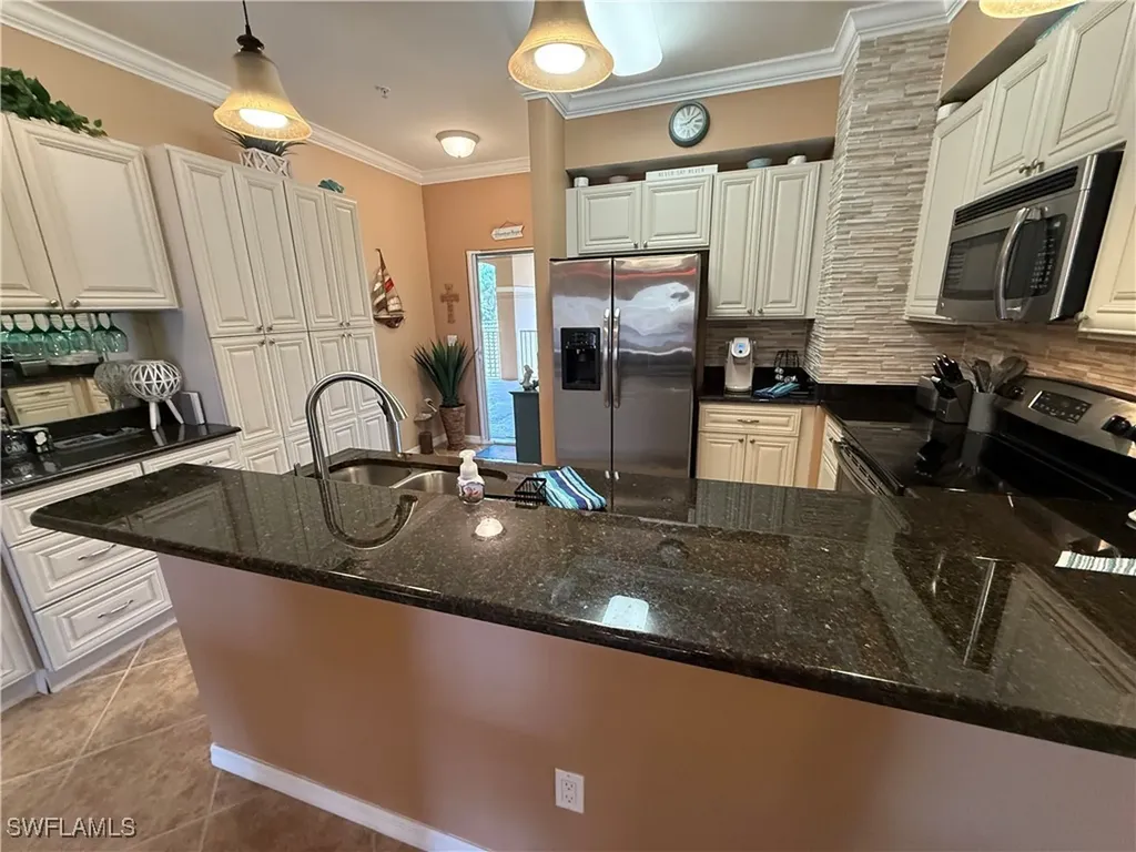 1076 Winding Pines Circle Cape Coral FL 33909