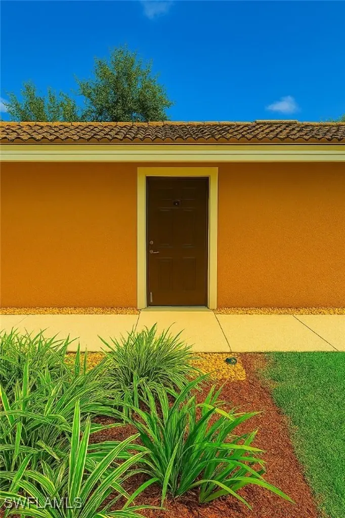 1076 Winding Pines Circle Cape Coral FL 33909