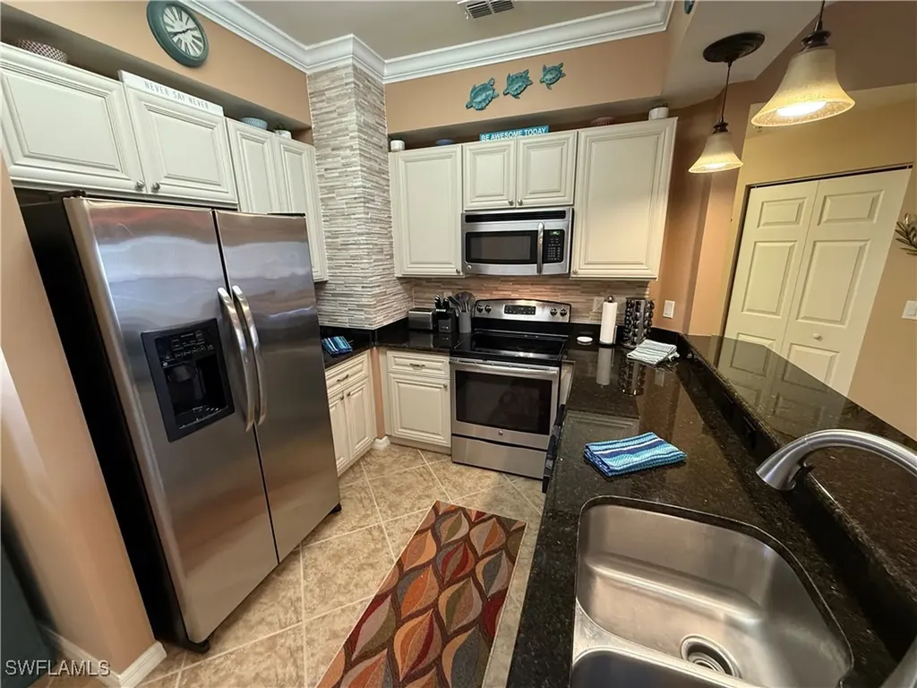 1076 Winding Pines Circle Cape Coral FL 33909
