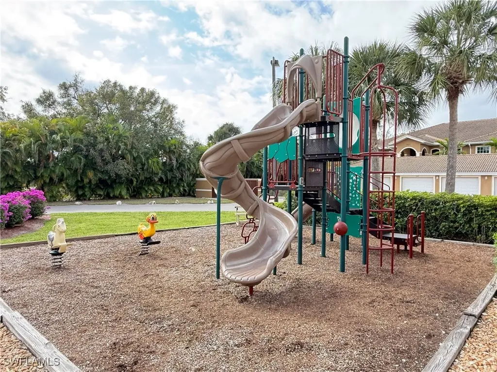 1076 Winding Pines Circle Cape Coral FL 33909