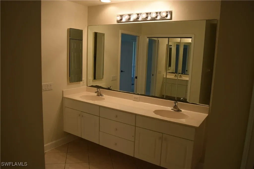 2350 Hidden Lake Court Naples FL 34112