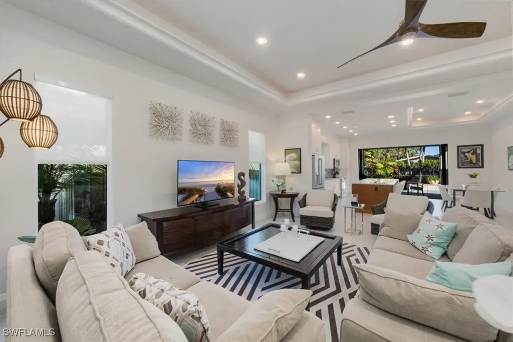635 96th Avenue N Naples FL 34108