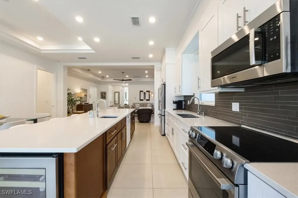 635 96th Avenue N Naples FL 34108