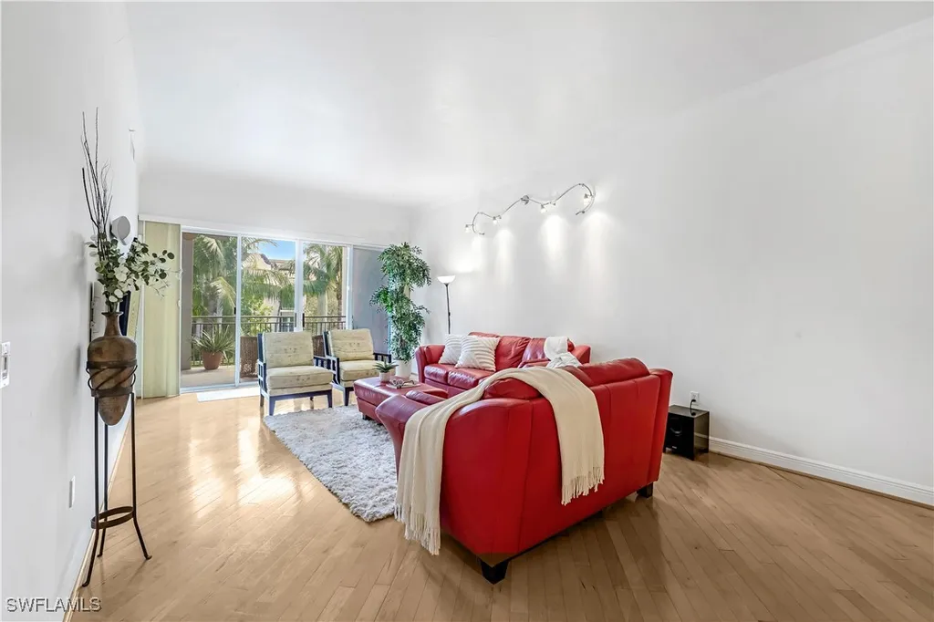 863 9th Avenue S Naples FL 34102