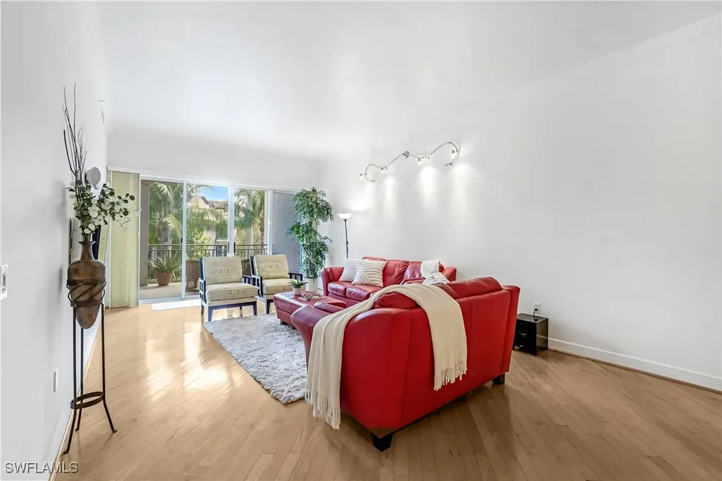 863 9th Avenue S Naples FL 34102