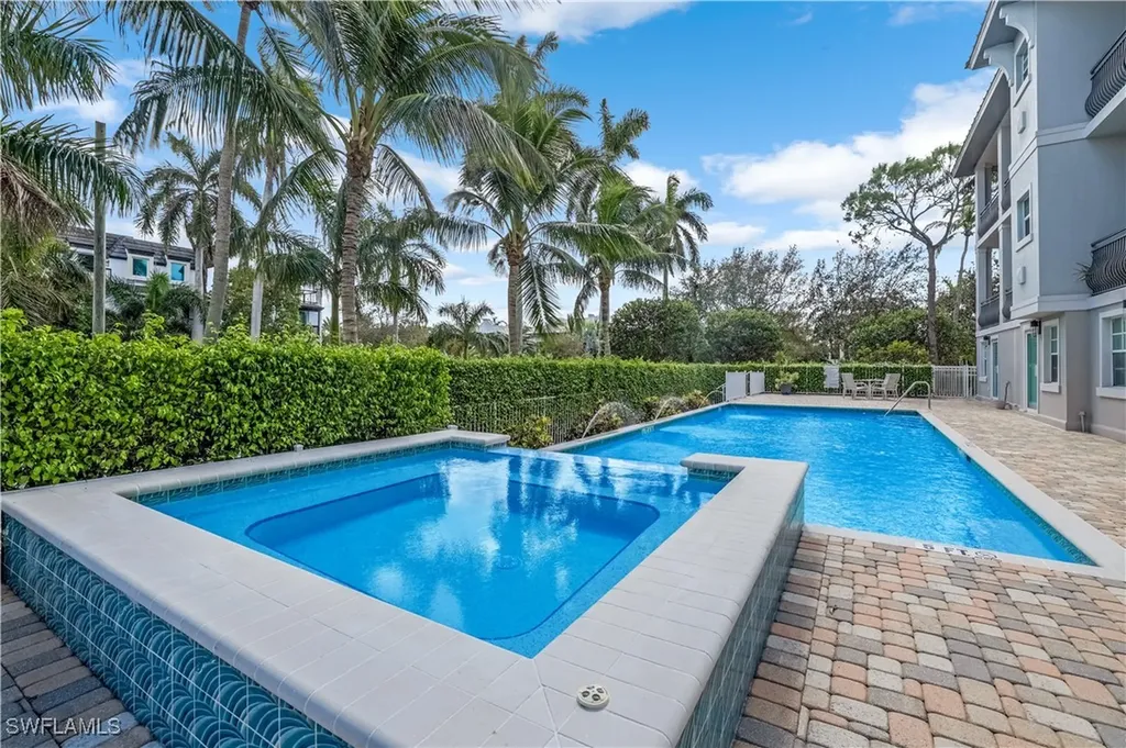 863 9th Avenue S Naples FL 34102