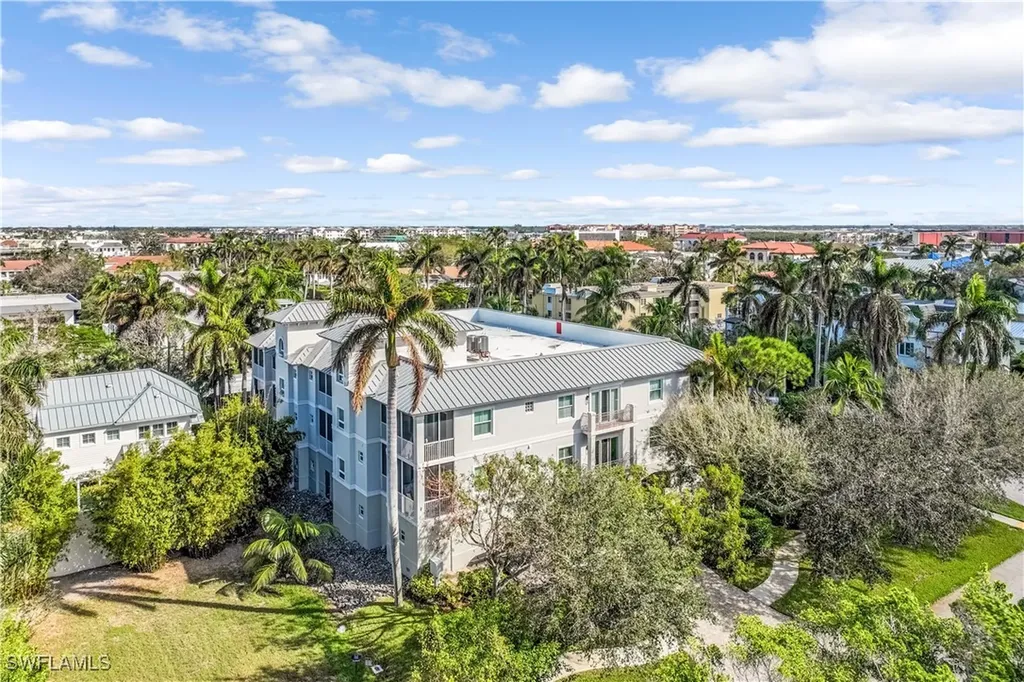 863 9th Avenue S Naples FL 34102