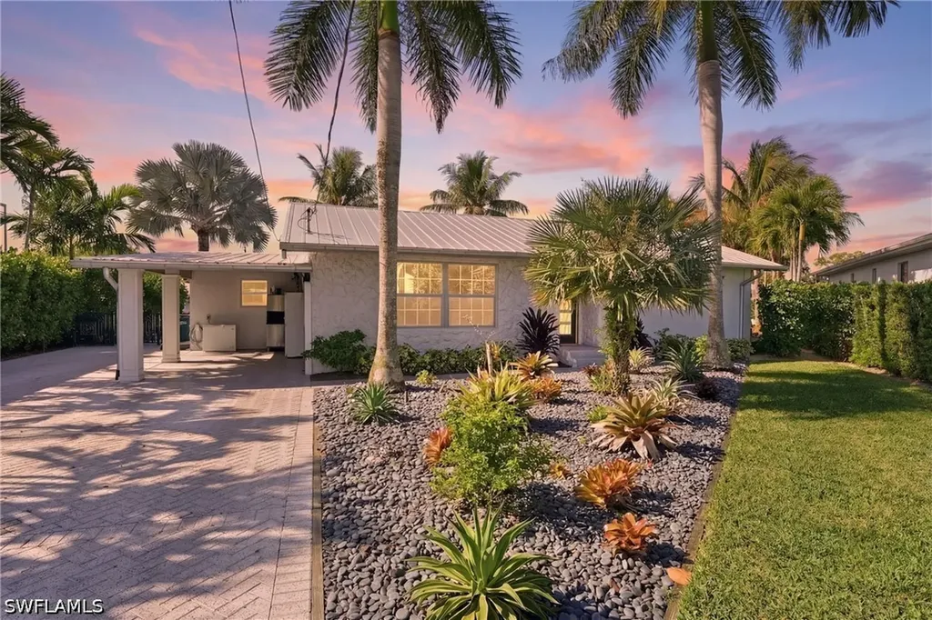 2672 Gulfview Drive Naples FL 34112