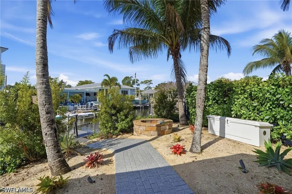 2672 Gulfview Drive Naples FL 34112