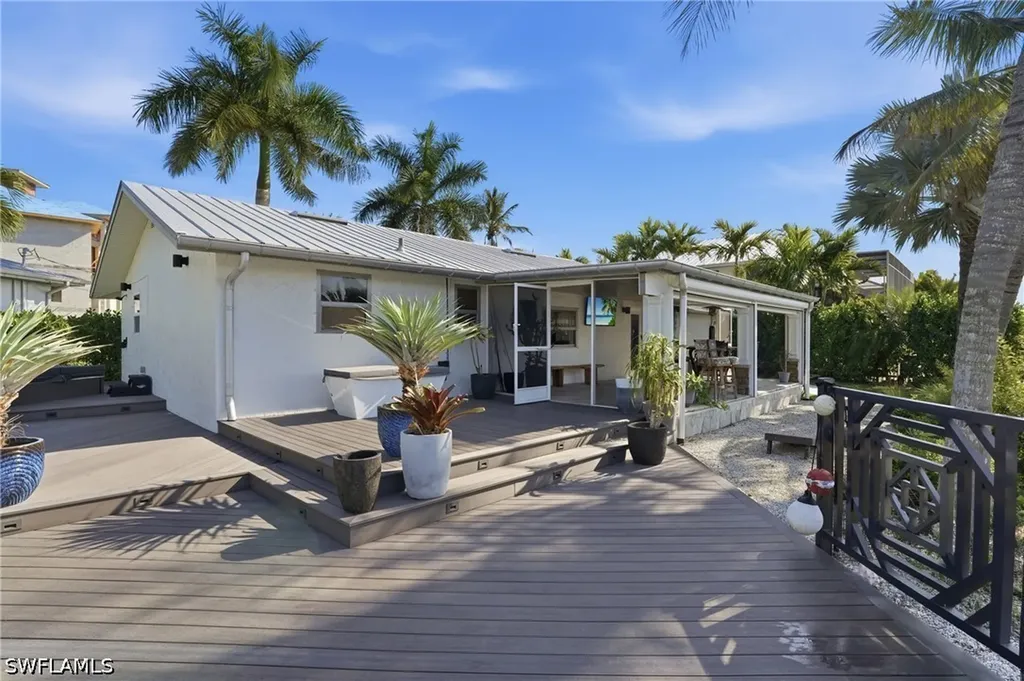 2672 Gulfview Drive Naples FL 34112