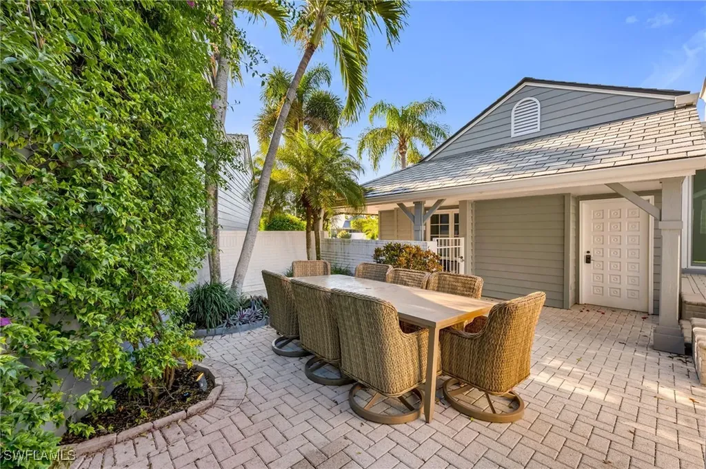 667 Bridgeway Lane Naples FL 34108