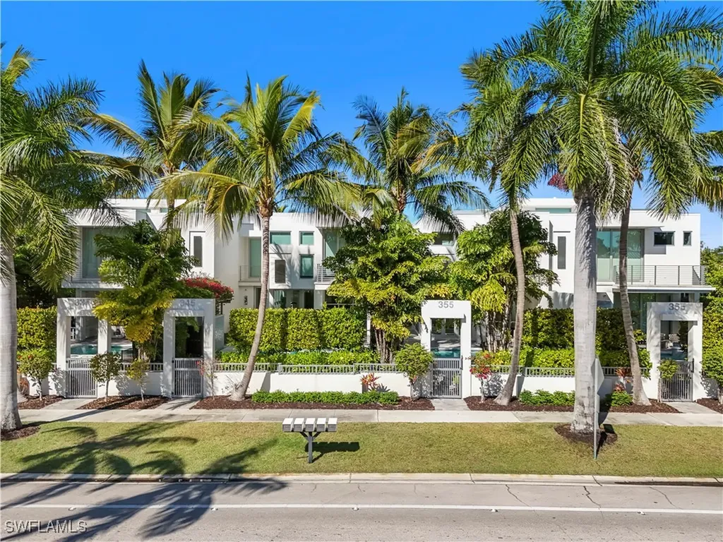 Naples FL, 355 Banyan Boulevard, Unit 2