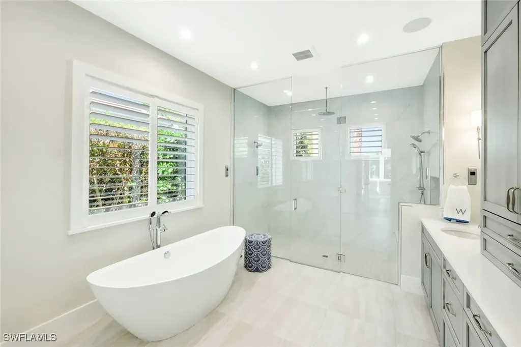 680 Wedge Drive Naples FL 34103
