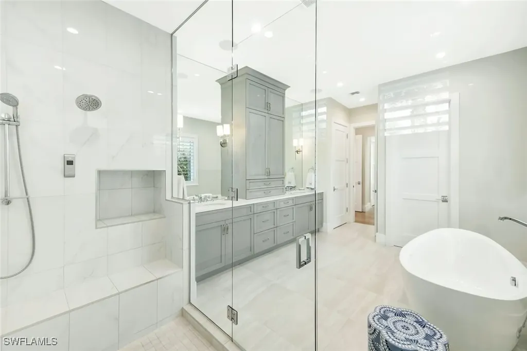 680 Wedge Drive Naples FL 34103