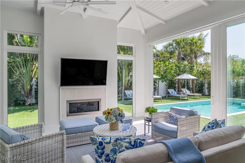 680 Wedge Drive Naples FL 34103