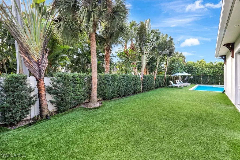 680 Wedge Drive Naples FL 34103