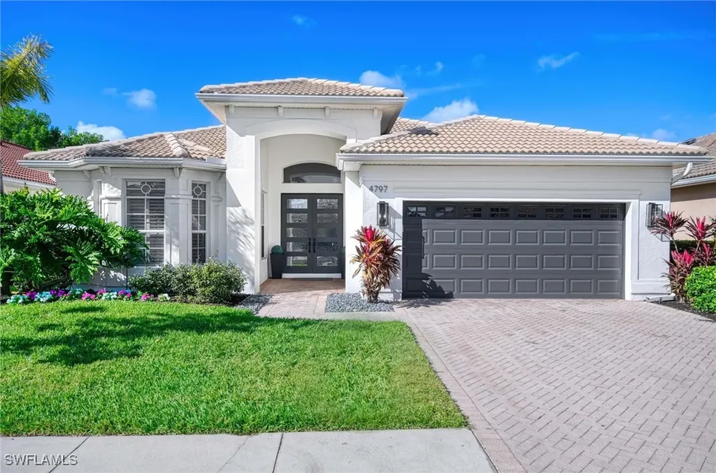 4797 Cerromar Drive Naples FL 34112