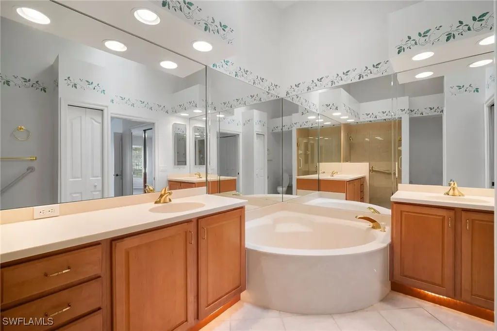 8196 Saratoga Drive Naples FL 34113