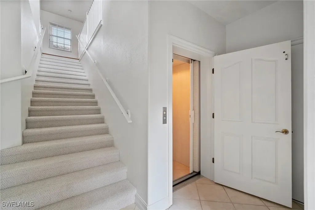 8196 Saratoga Drive Naples FL 34113