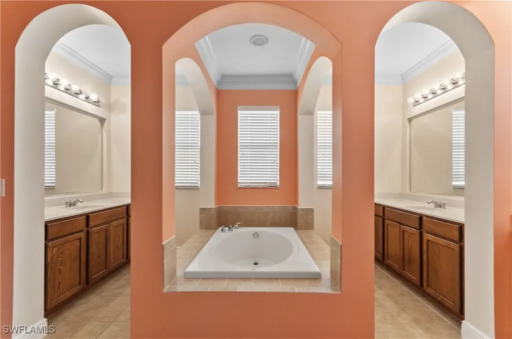 1724 Birdie Drive Naples FL 34120