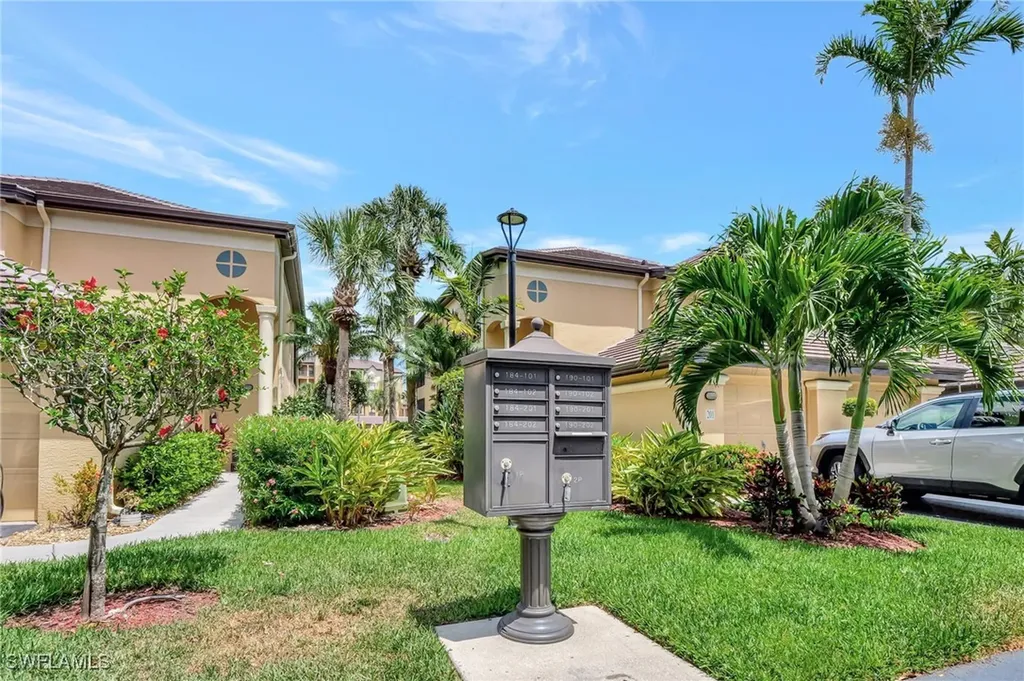 190 Vintage Circle Naples FL 34119