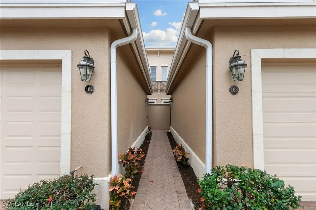 3053 Aviamar Circle Naples FL 34114