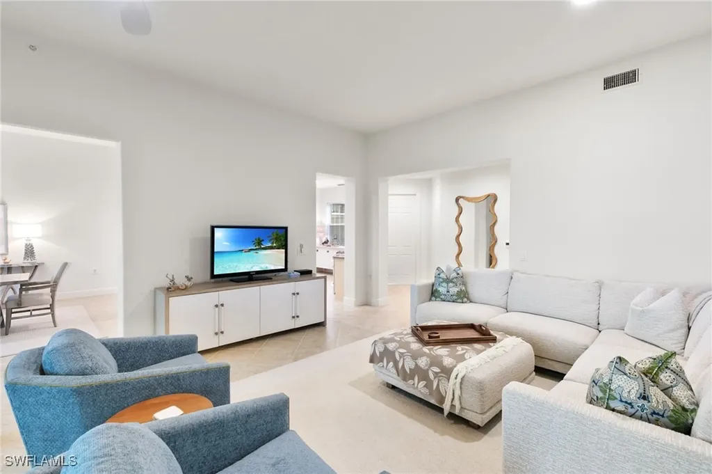 3053 Aviamar Circle Naples FL 34114