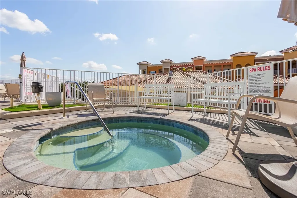 401 Bayfront Place Naples FL 34102