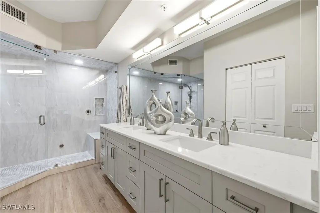 401 Bayfront Place Naples FL 34102