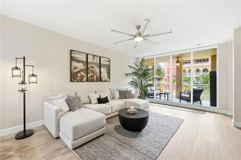 401 Bayfront Place Naples FL 34102