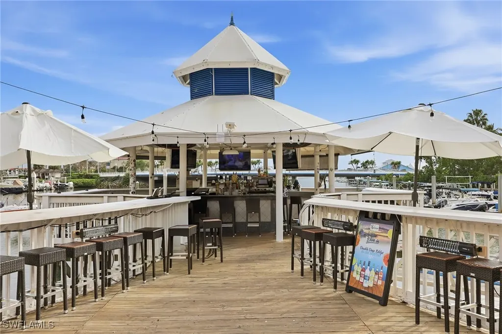 401 Bayfront Place Naples FL 34102