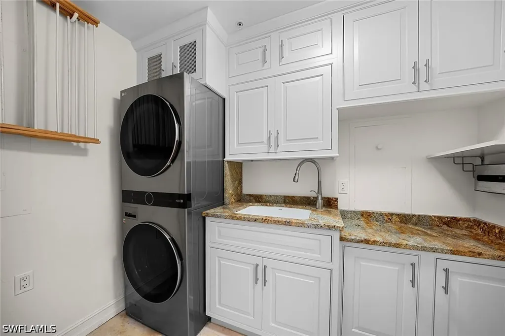 451 Bayfront Place Naples FL 34102