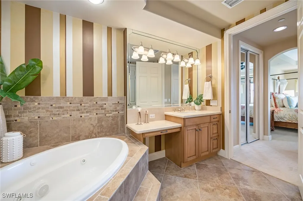 580 El Camino Real Naples FL 34119