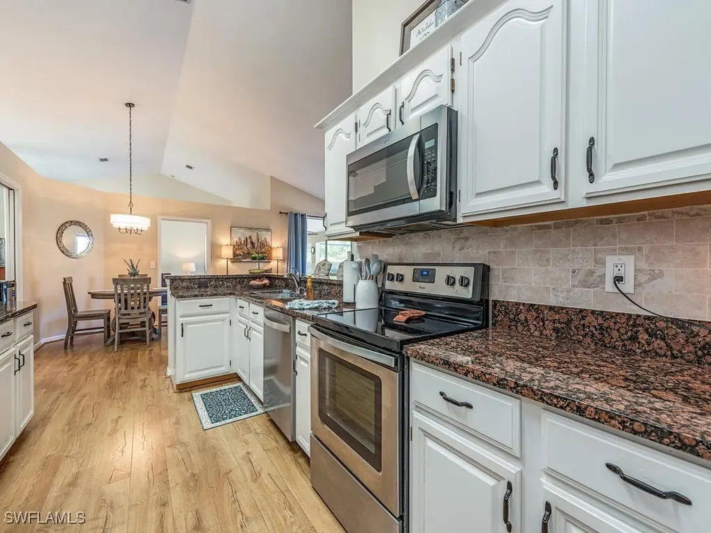 579 Raven Way Naples FL 34110