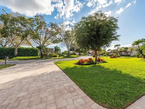 579 Raven Way Naples FL 34110