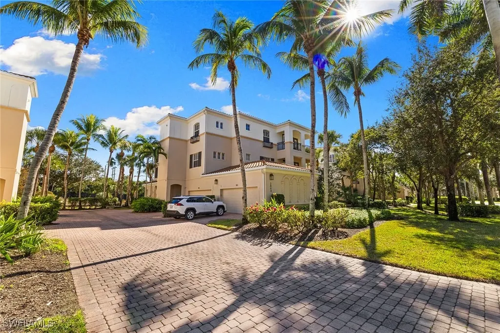 2864 Tiburon Boulevard E Naples FL 34109