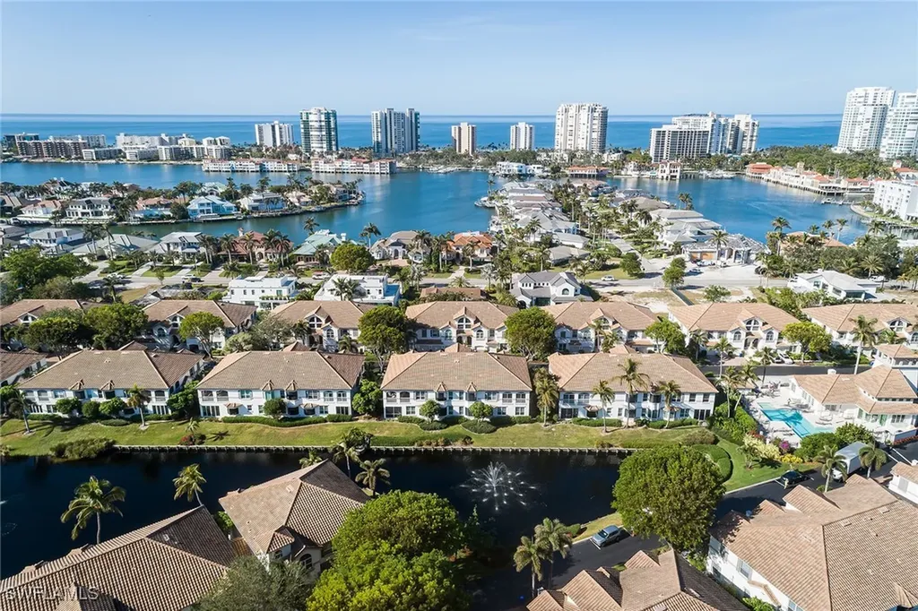 142 Colonade Circle Naples FL 34103