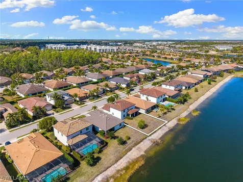 9258 Shadow Oak Lane Naples FL 34120