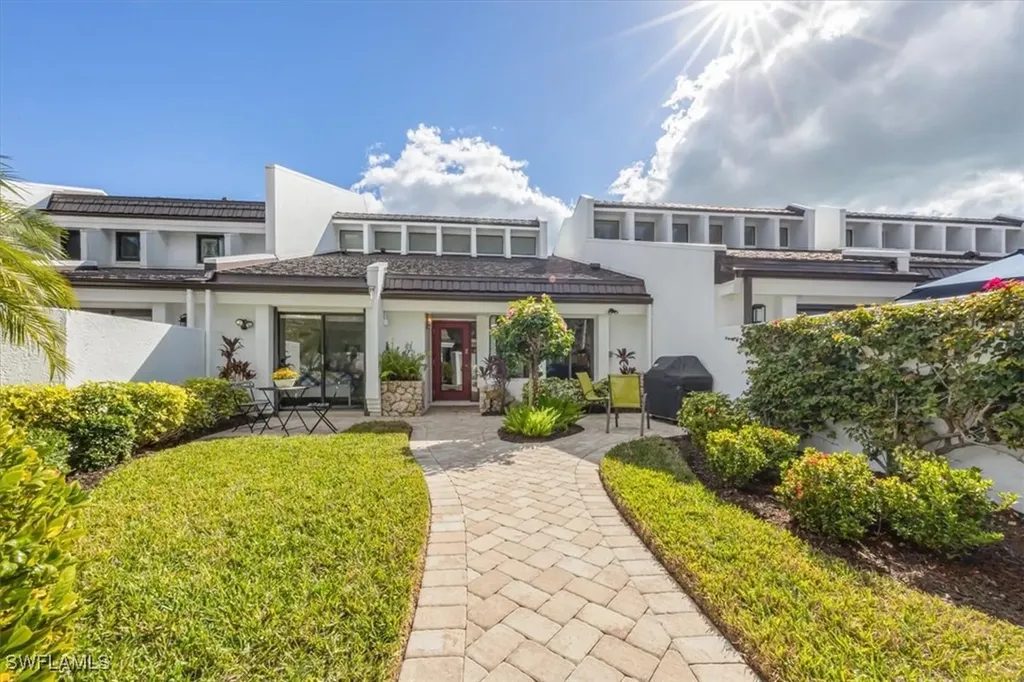 190 Bears Paw Trail Naples FL 34105