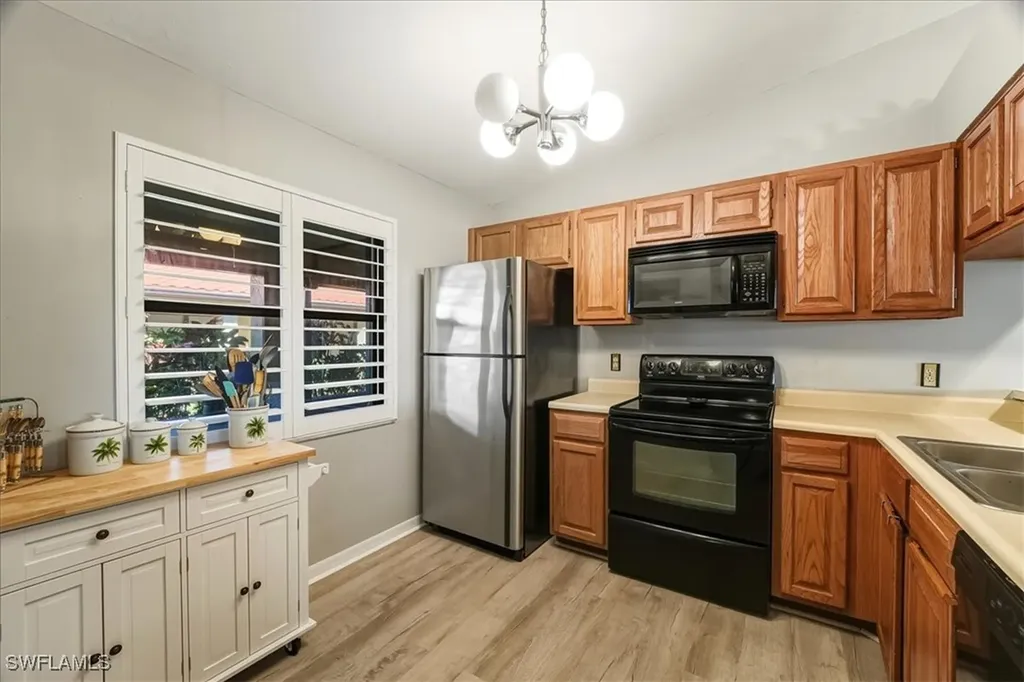 2031 Pine Isle Lane Naples FL 34112