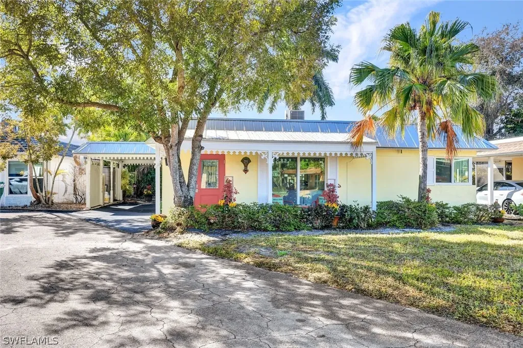 20 Kings Road Naples FL 34112