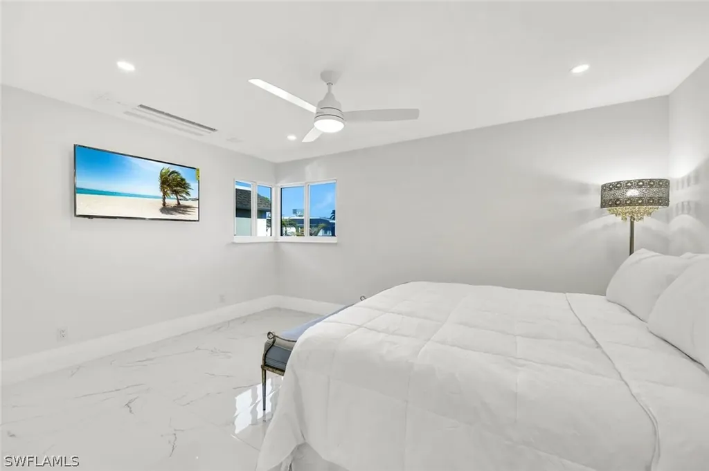 20 Kings Road Naples FL 34112