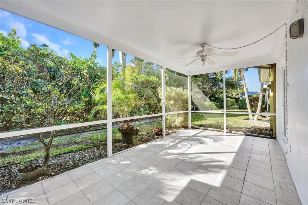 20 Kings Road Naples FL 34112