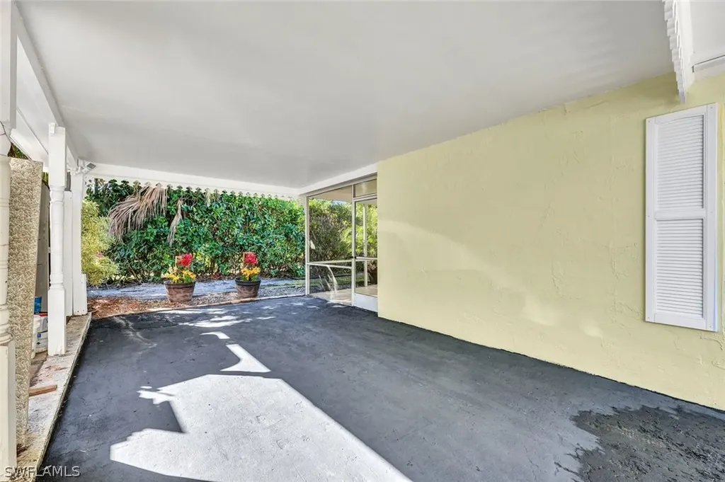 20 Kings Road Naples FL 34112