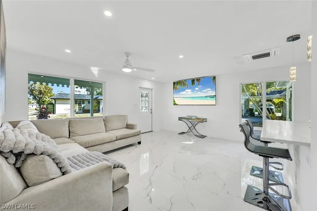 20 Kings Road Naples FL 34112