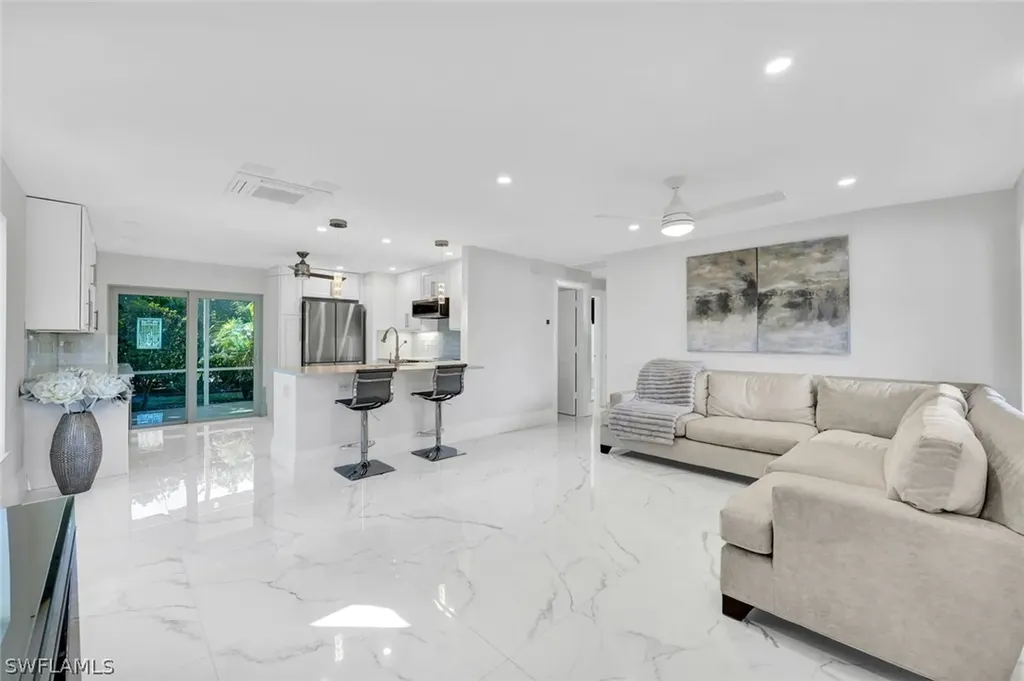 20 Kings Road Naples FL 34112