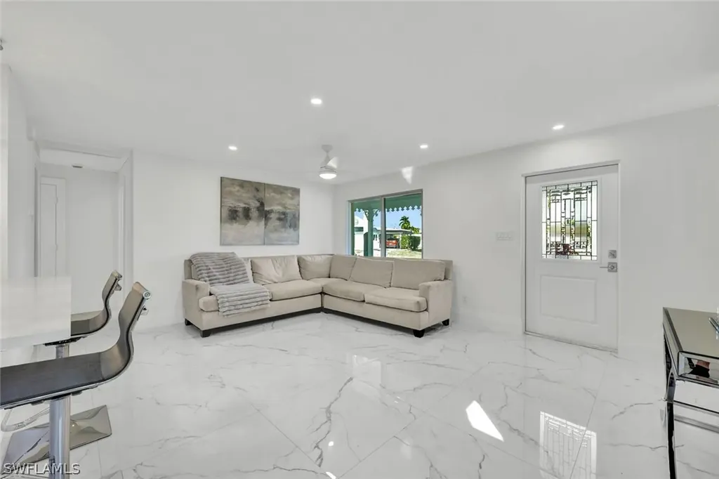 20 Kings Road Naples FL 34112