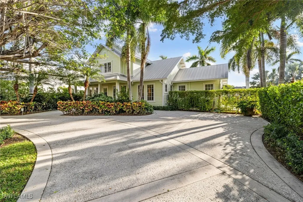 572 7th Avenue N Naples FL 34102